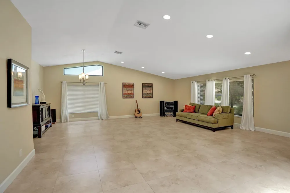 7301 NW 83rd Way Tamarac, FL 33321