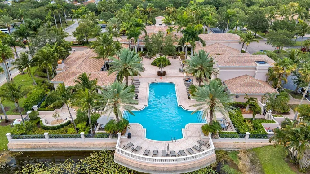 2801 SARENTO PLACE #304 Palm Beach Gardens, FL 33410