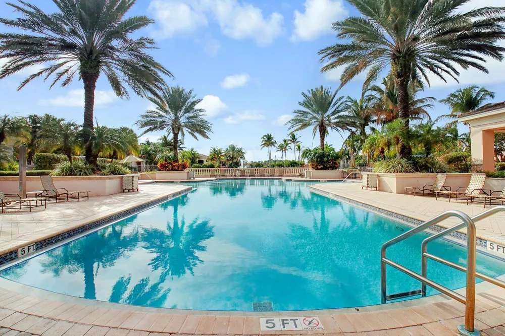 2801 SARENTO PLACE #304 Palm Beach Gardens, FL 33410