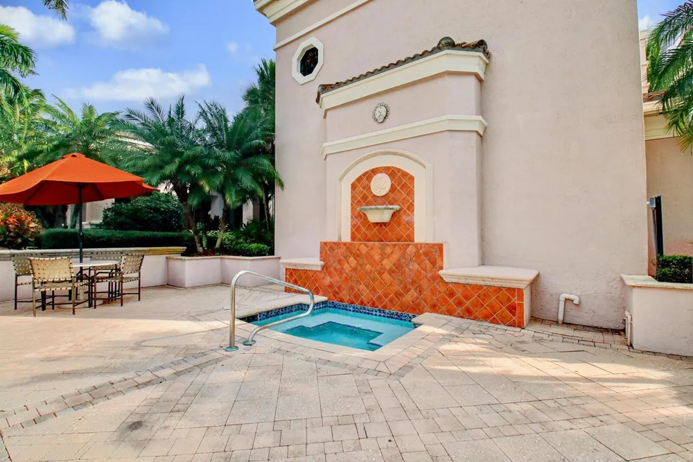 2801 SARENTO PLACE #304 Palm Beach Gardens, FL 33410