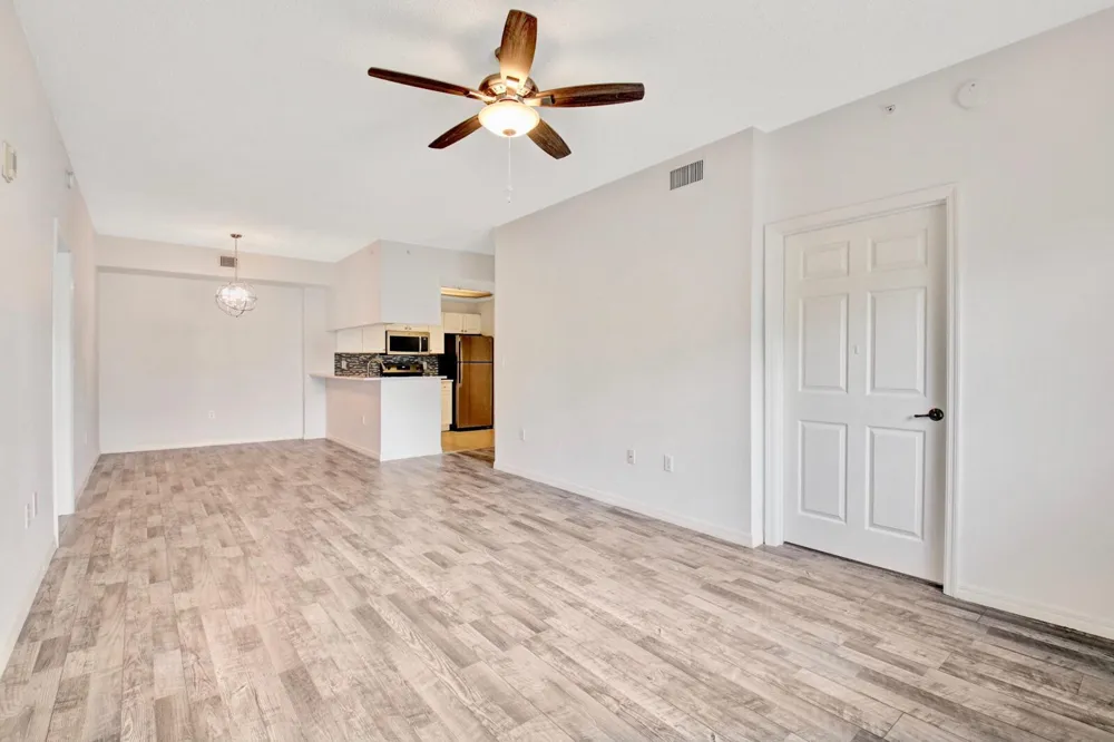 2801 SARENTO PLACE #304 Palm Beach Gardens, FL 33410