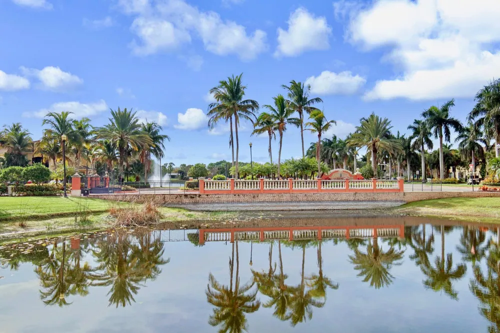 2801 SARENTO PLACE #304 Palm Beach Gardens, FL 33410