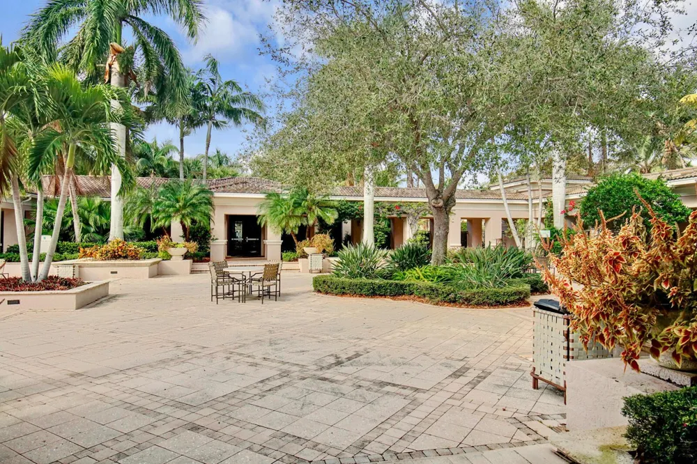 2801 SARENTO PLACE #304 Palm Beach Gardens, FL 33410