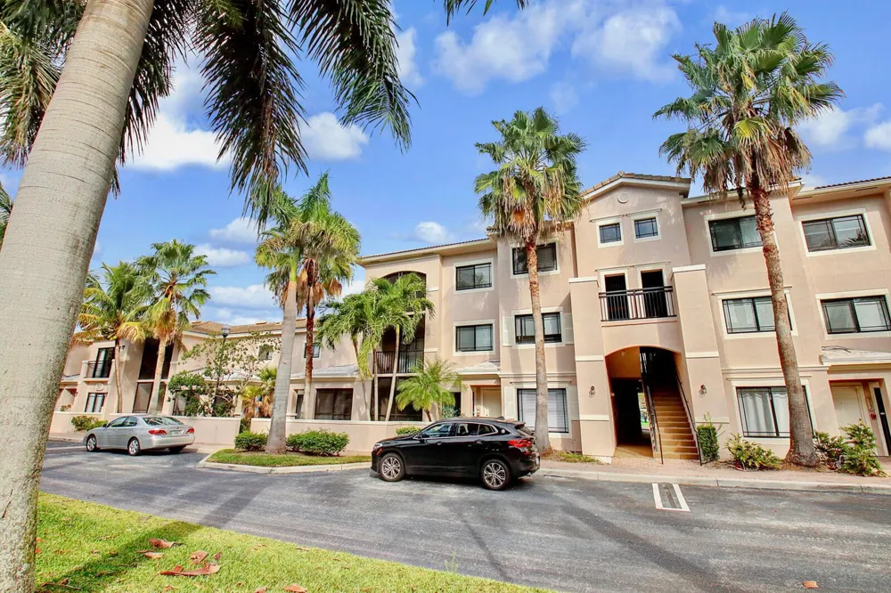 2801 SARENTO PLACE #304 Palm Beach Gardens, FL 33410