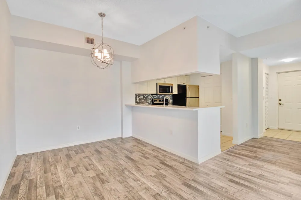 2801 SARENTO PLACE #304 Palm Beach Gardens, FL 33410