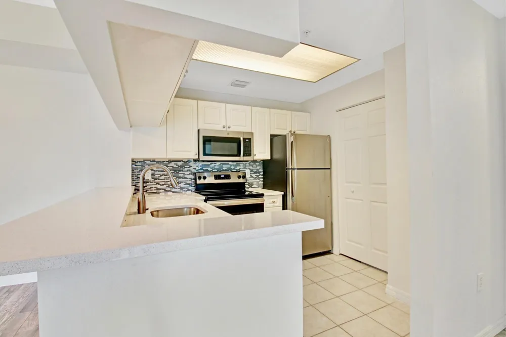 2801 SARENTO PLACE #304 Palm Beach Gardens, FL 33410