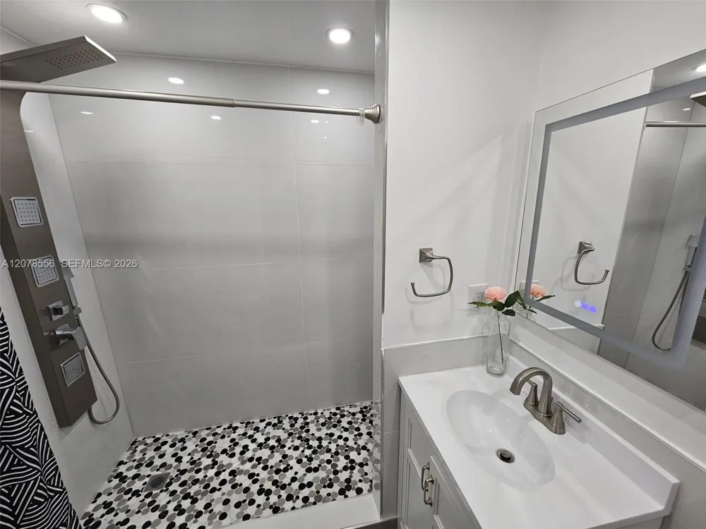 3605 Indian Creek Dr #203 Miami Beach, FL 33140
