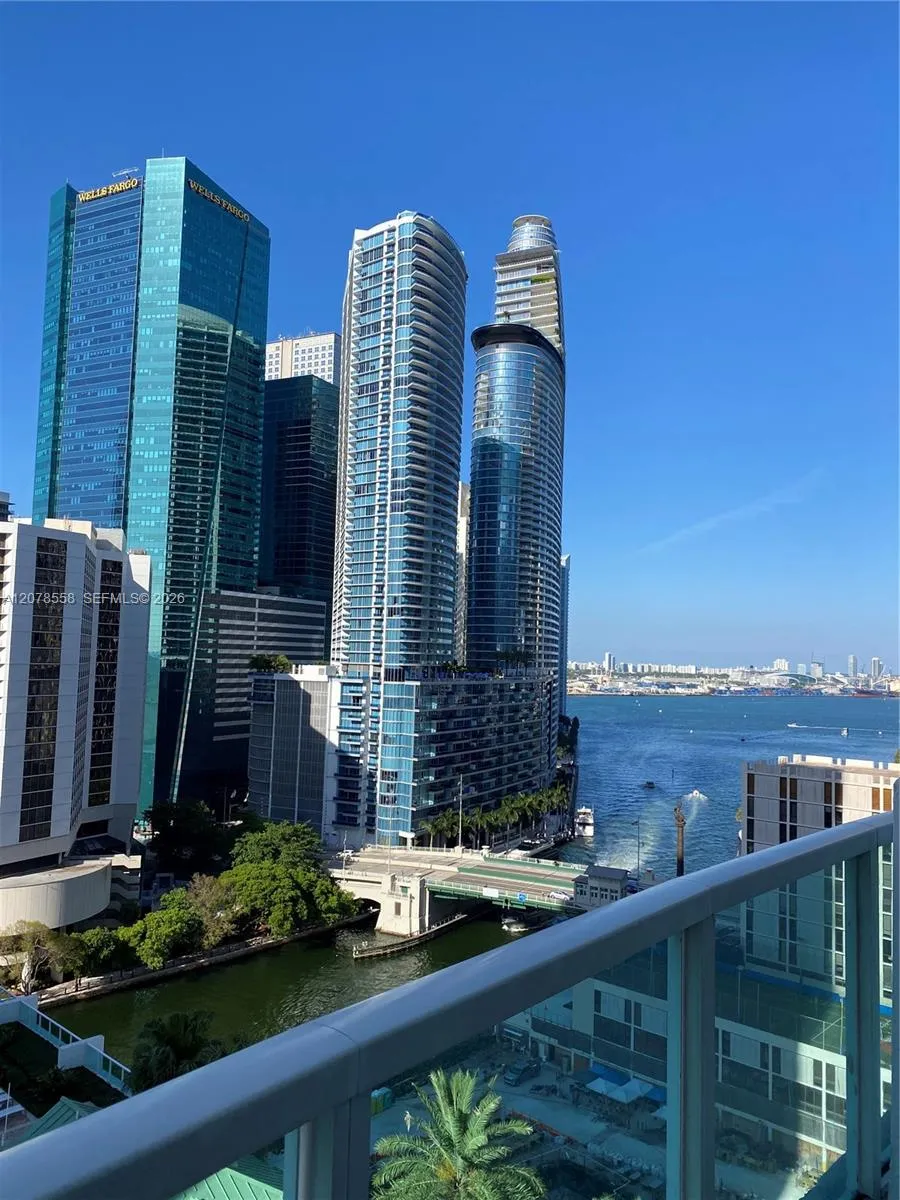 41 SE 5th St #1109 Miami, FL 33131