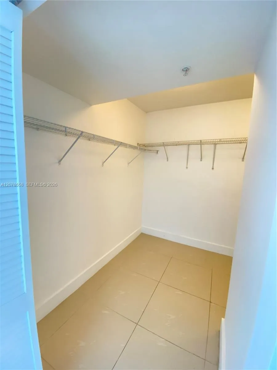 41 SE 5th St #1109 Miami, FL 33131