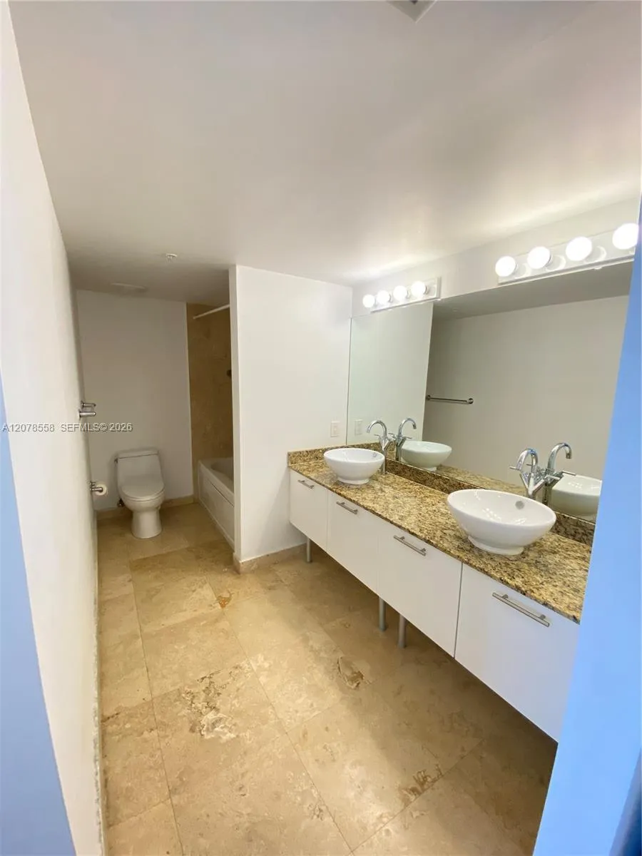 41 SE 5th St #1109 Miami, FL 33131