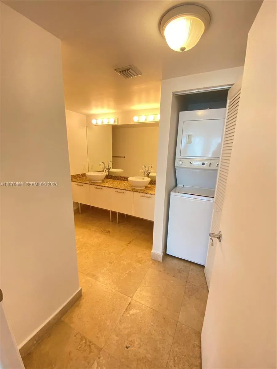 41 SE 5th St #1109 Miami, FL 33131