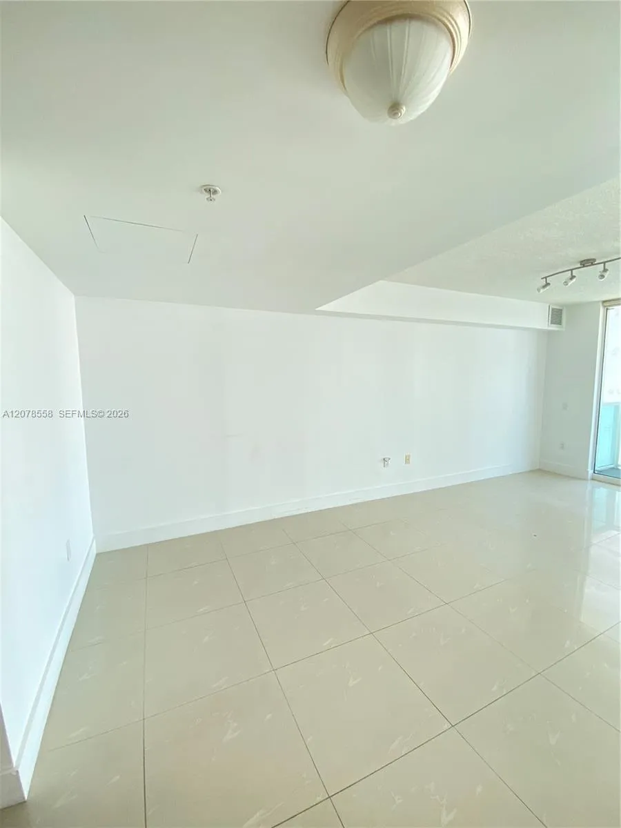 41 SE 5th St #1109 Miami, FL 33131