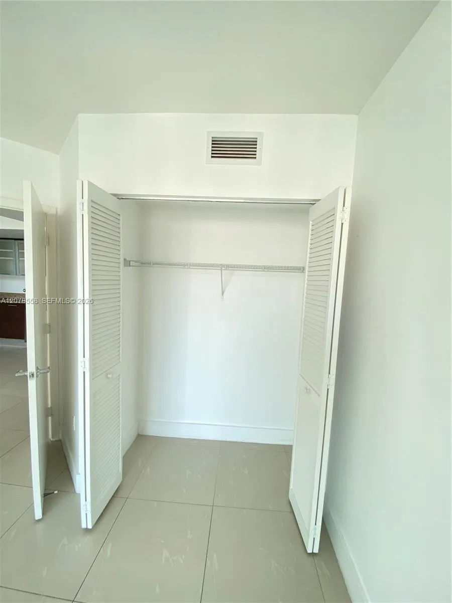 41 SE 5th St #1109 Miami, FL 33131