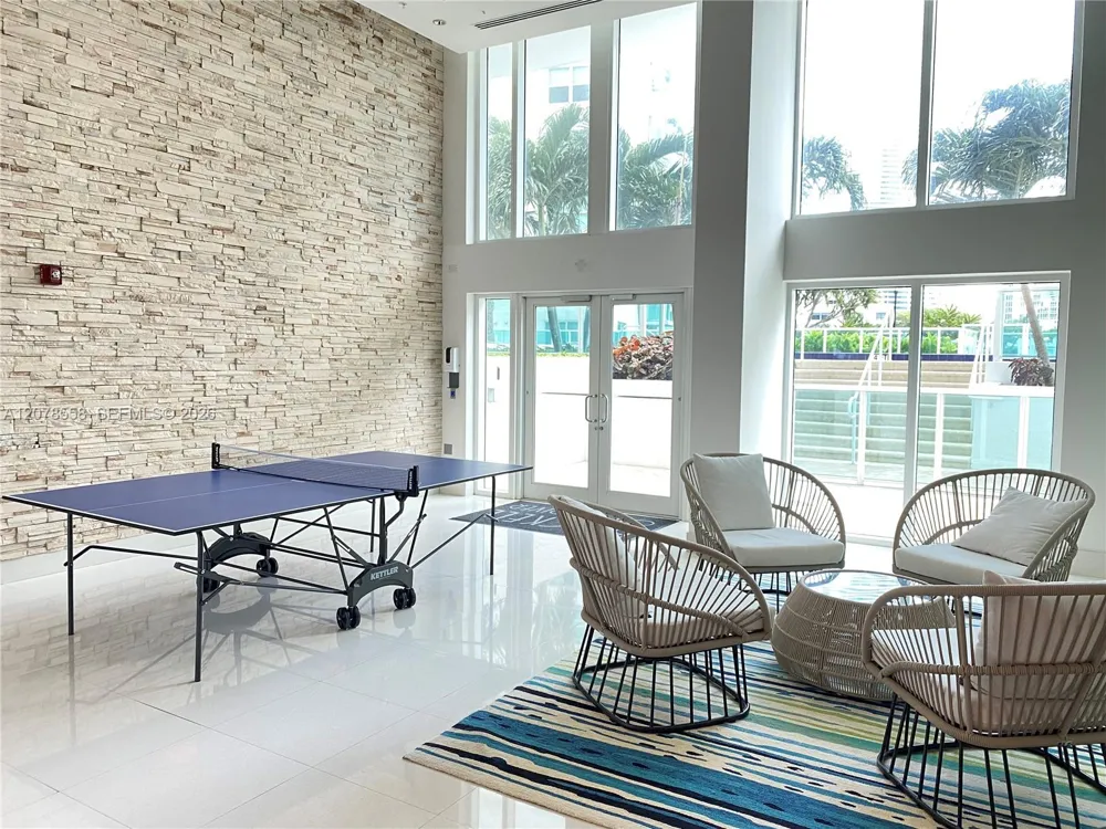 41 SE 5th St #1109 Miami, FL 33131