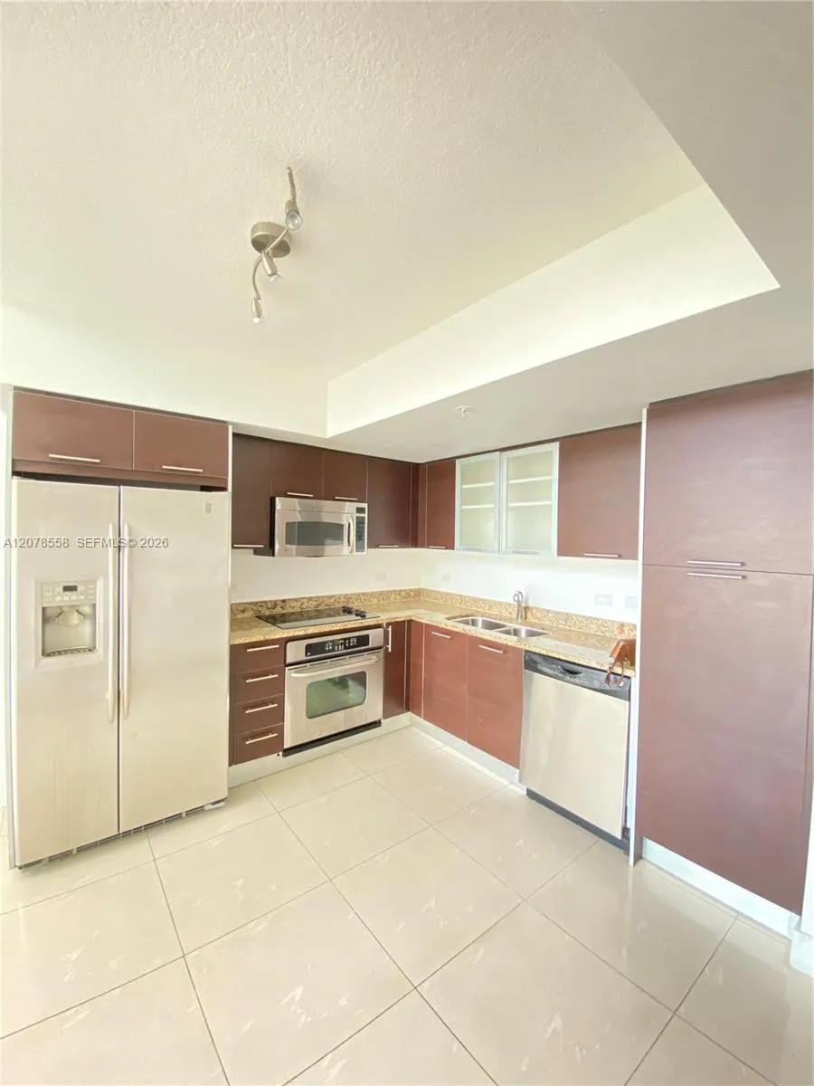 41 SE 5th St #1109 Miami, FL 33131