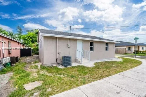 655 SW 5th St Homestead, FL 33030