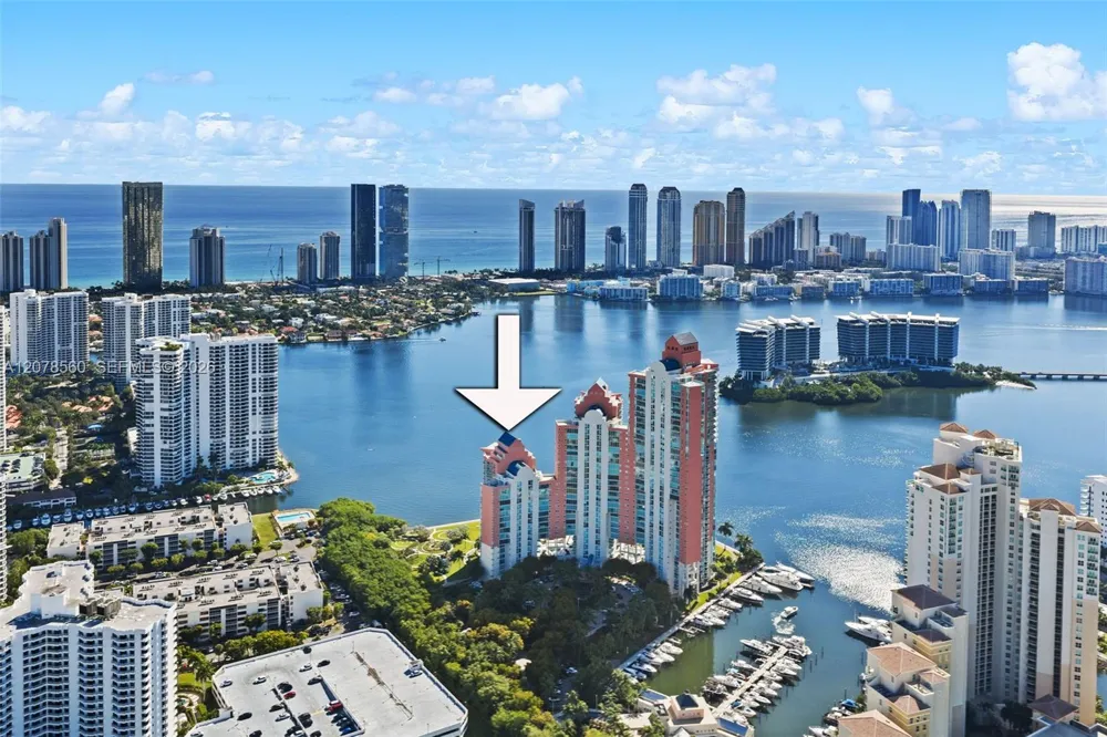 3370 Hidden Bay Dr #2102 Aventura, FL 33180