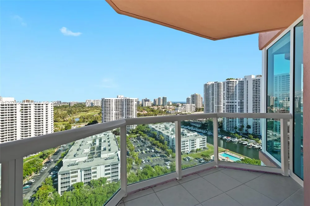3370 Hidden Bay Dr #2102 Aventura, FL 33180