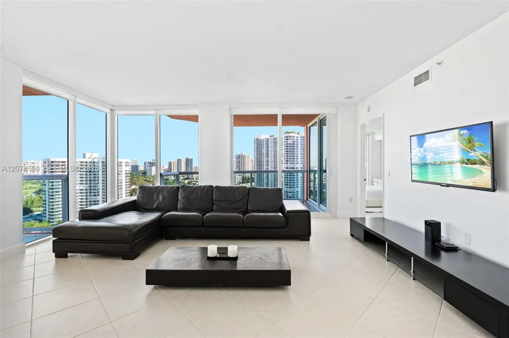 3370 Hidden Bay Dr #2102 Aventura, FL 33180