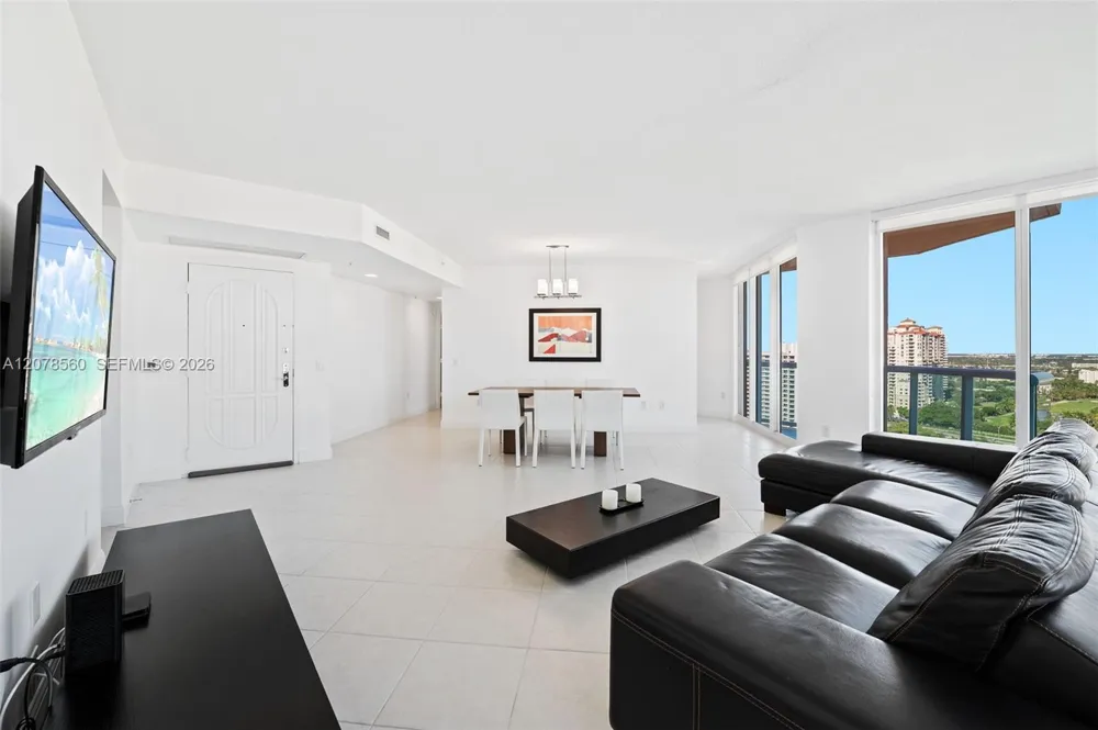 3370 Hidden Bay Dr #2102 Aventura, FL 33180
