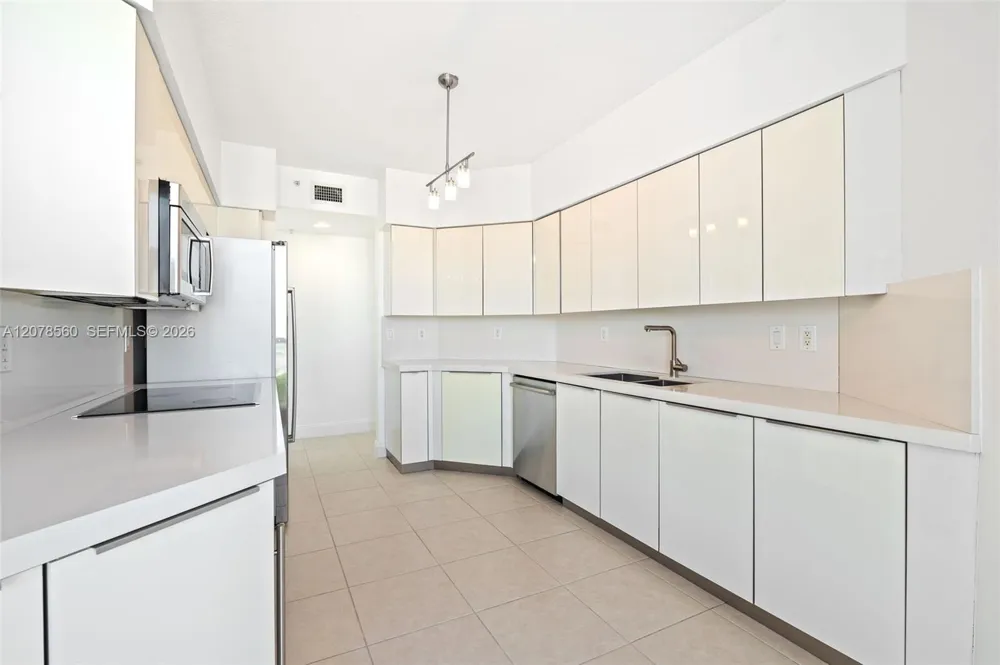 3370 Hidden Bay Dr #2102 Aventura, FL 33180
