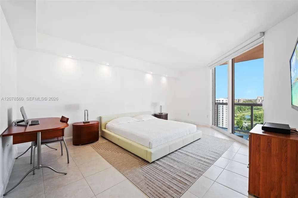 3370 Hidden Bay Dr #2102 Aventura, FL 33180