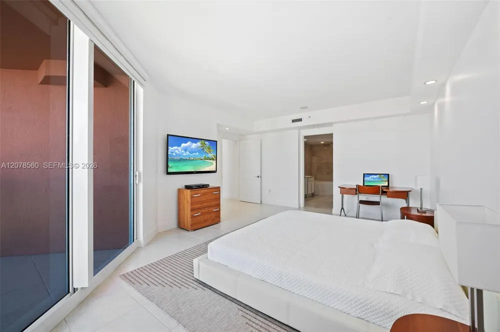 3370 Hidden Bay Dr #2102 Aventura, FL 33180