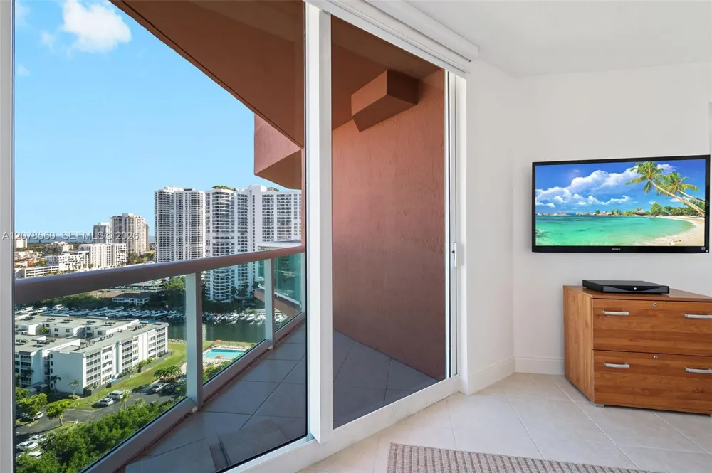 3370 Hidden Bay Dr #2102 Aventura, FL 33180