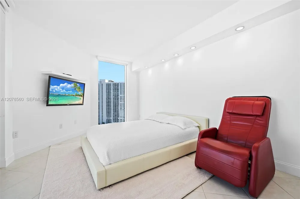 3370 Hidden Bay Dr #2102 Aventura, FL 33180
