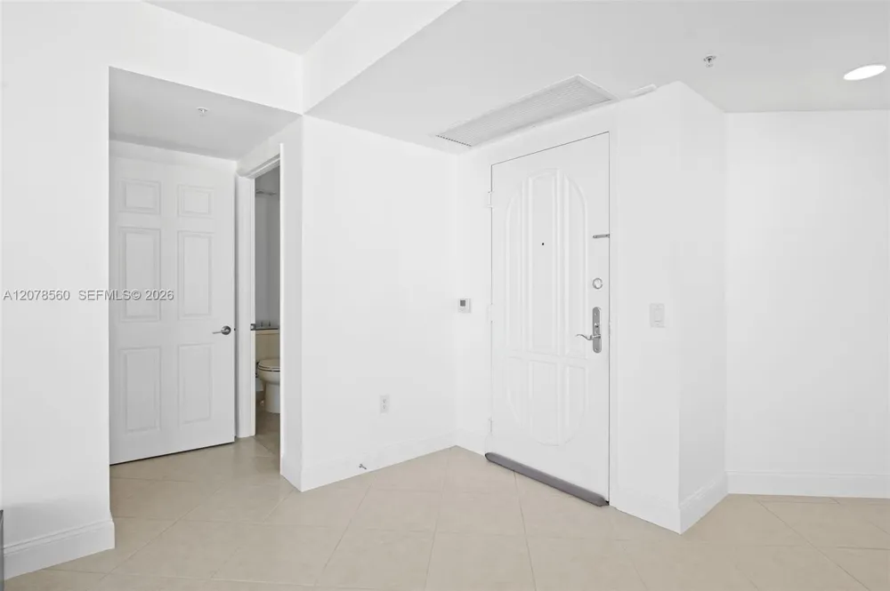 3370 Hidden Bay Dr #2102 Aventura, FL 33180