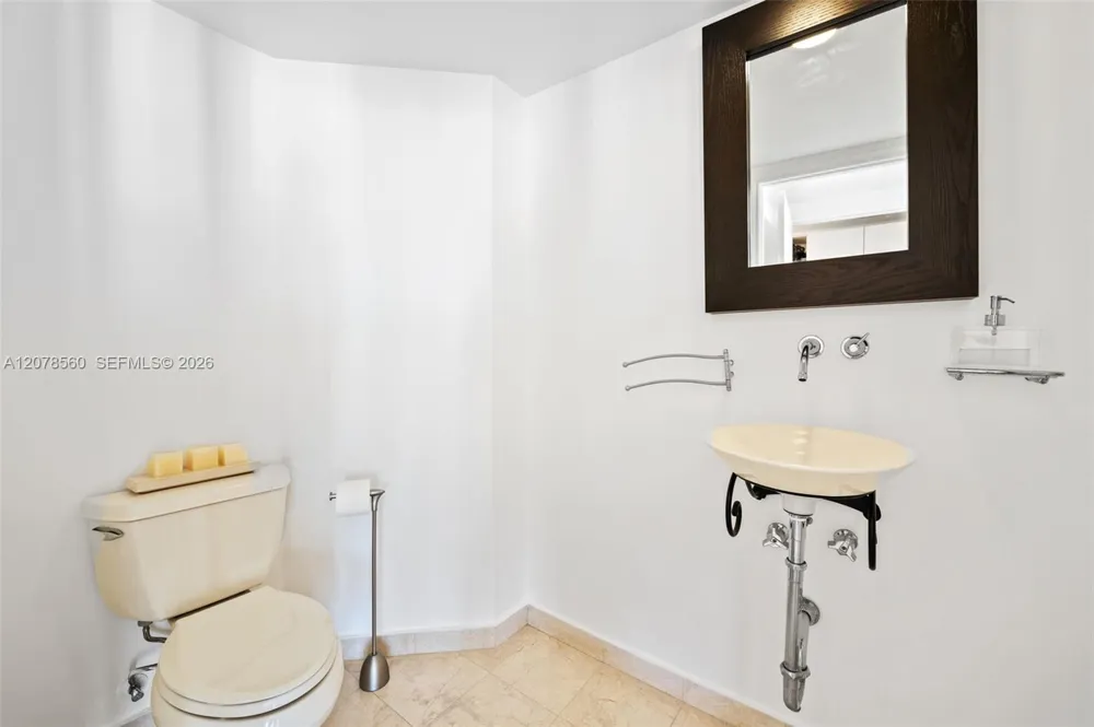 3370 Hidden Bay Dr #2102 Aventura, FL 33180