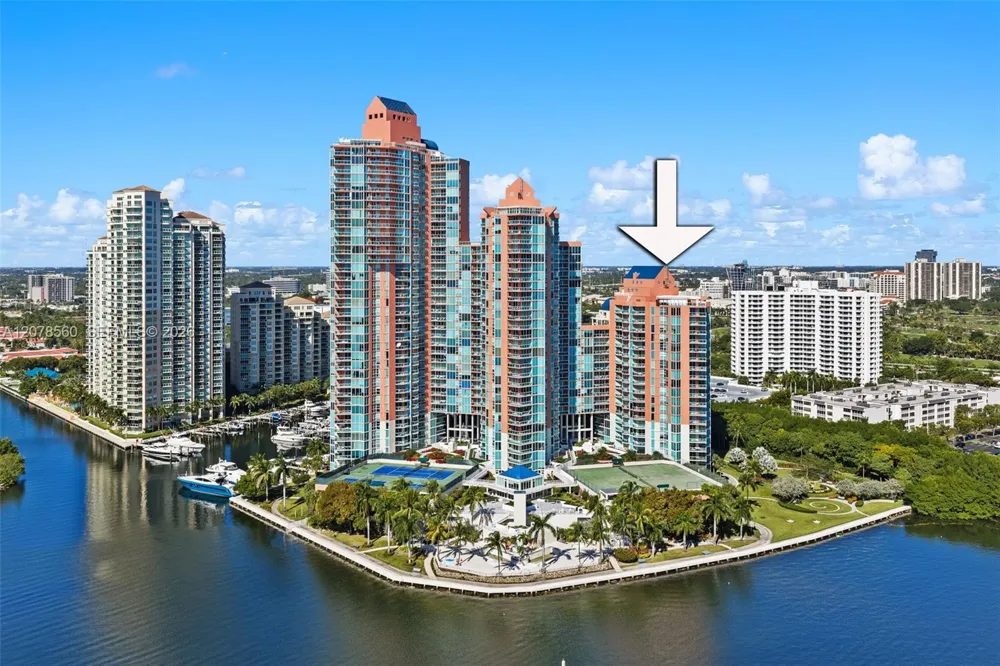3370 Hidden Bay Dr #2102 Aventura, FL 33180