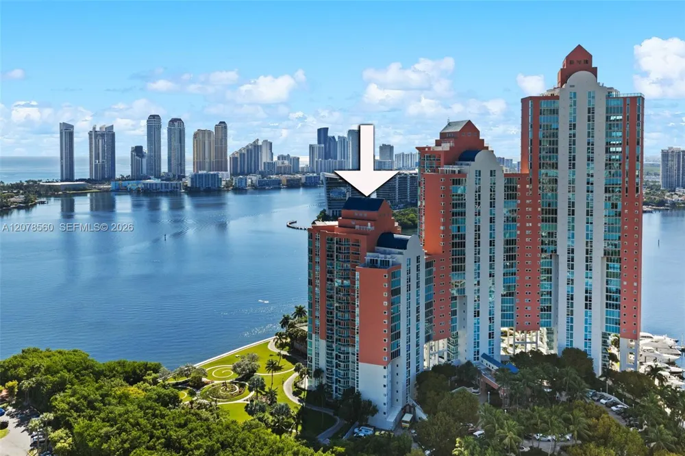 3370 Hidden Bay Dr #2102 Aventura, FL 33180