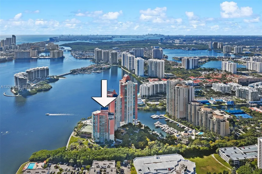 3370 Hidden Bay Dr #2102 Aventura, FL 33180