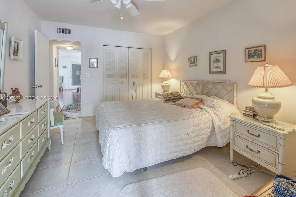 2440 W Lake Osborne Dr #210 Lake Worth, FL 33461