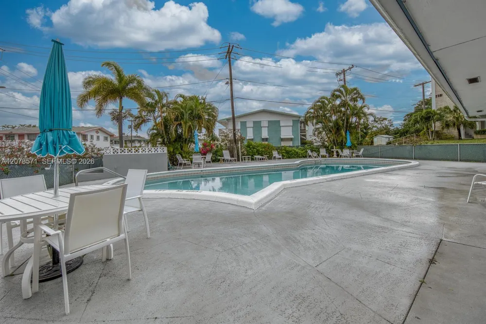 2440 W Lake Osborne Dr #210 Lake Worth, FL 33461