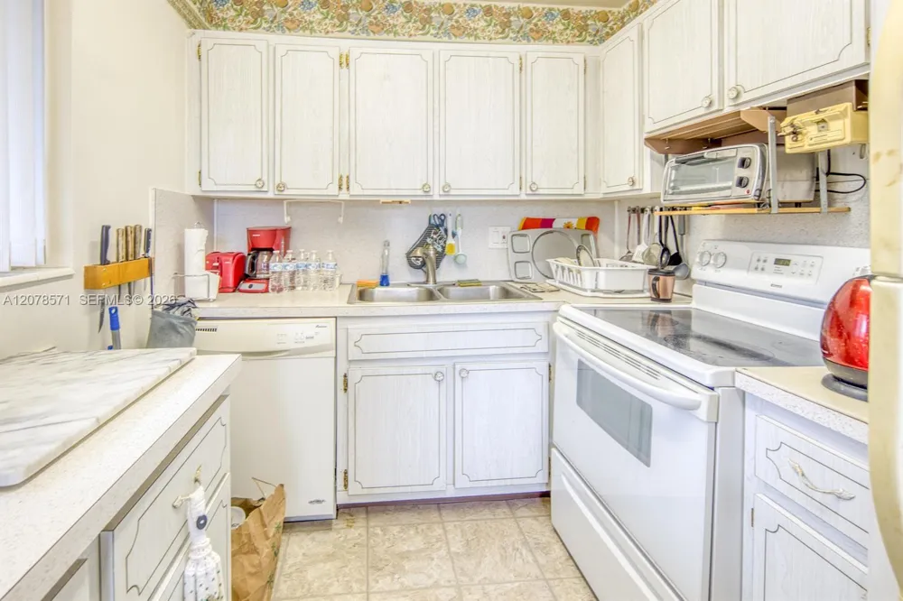 2440 W Lake Osborne Dr #210 Lake Worth, FL 33461