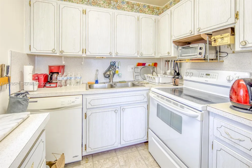2440 W Lake Osborne Dr #210 Lake Worth, FL 33461