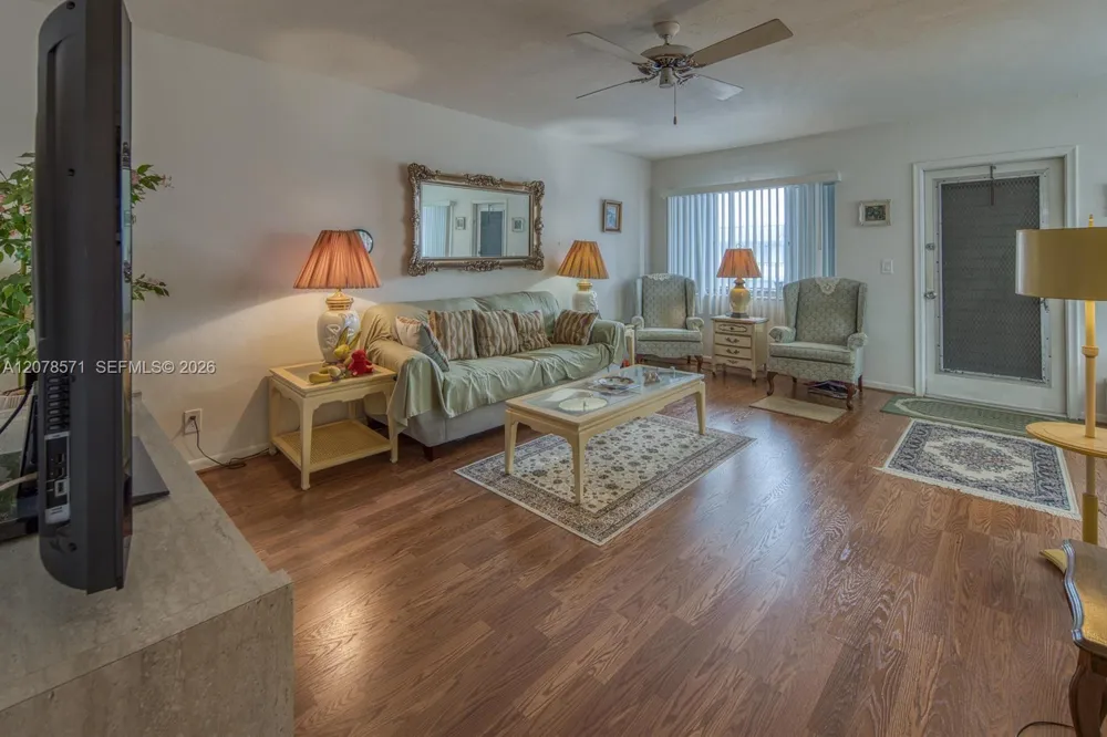 2440 W Lake Osborne Dr #210 Lake Worth, FL 33461