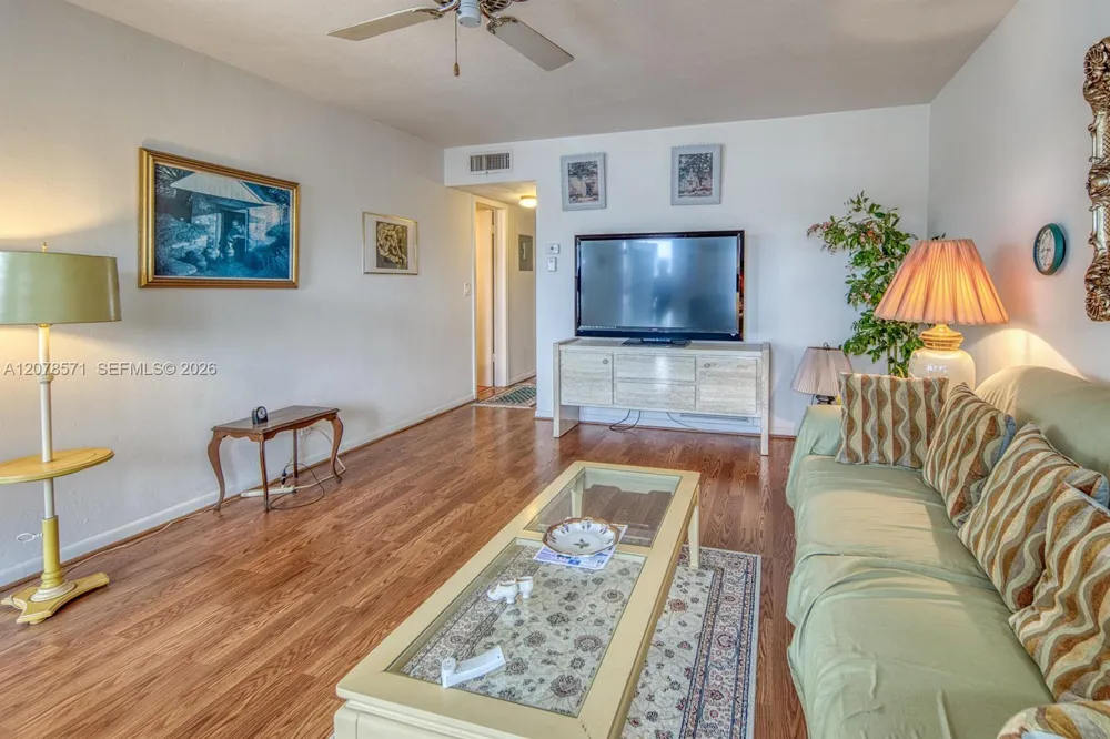 2440 W Lake Osborne Dr #210 Lake Worth, FL 33461