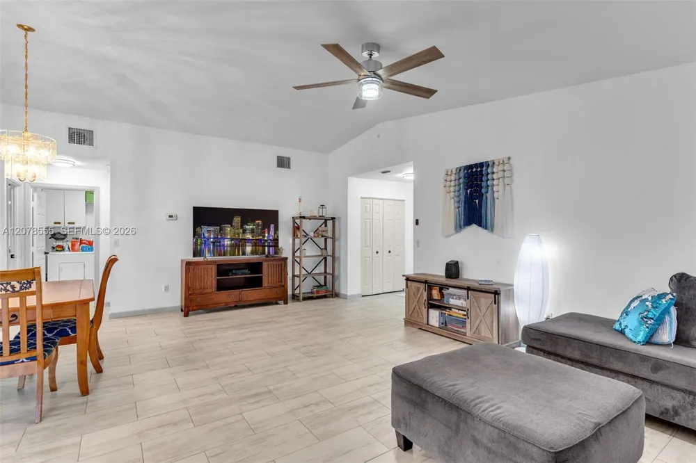 527 SE 27th Dr Homestead, FL 33033