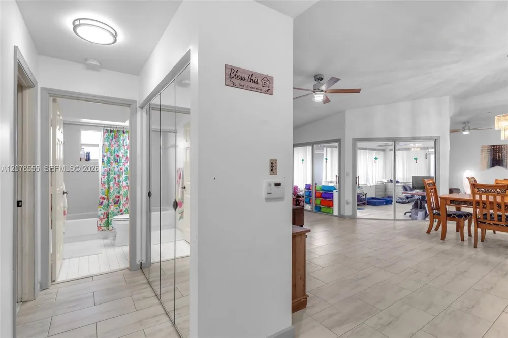 527 SE 27th Dr Homestead, FL 33033