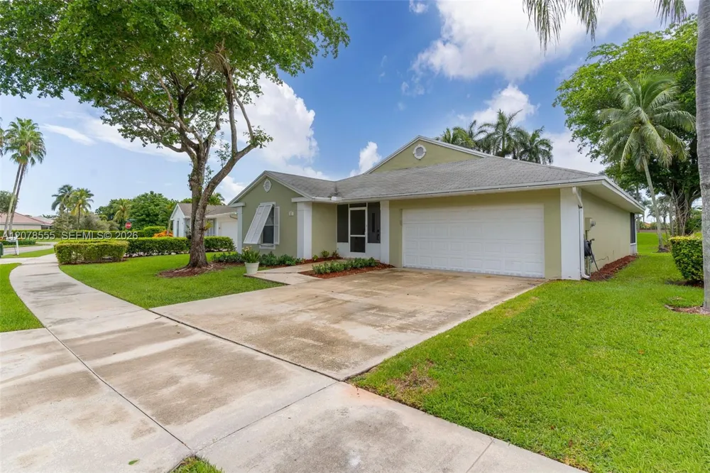 527 SE 27th Dr Homestead, FL 33033