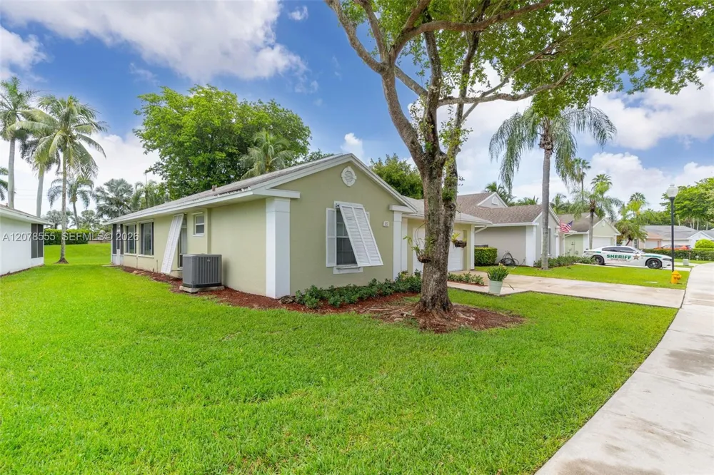 527 SE 27th Dr Homestead, FL 33033