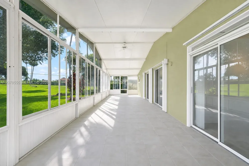 527 SE 27th Dr Homestead, FL 33033