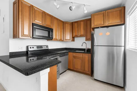 2655 NE 8th Avenue #106