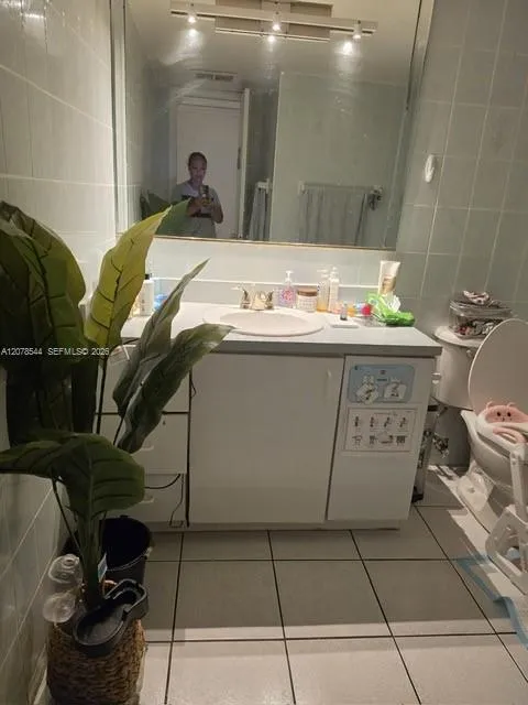1305 W 46th St #108 Hialeah, FL 33012