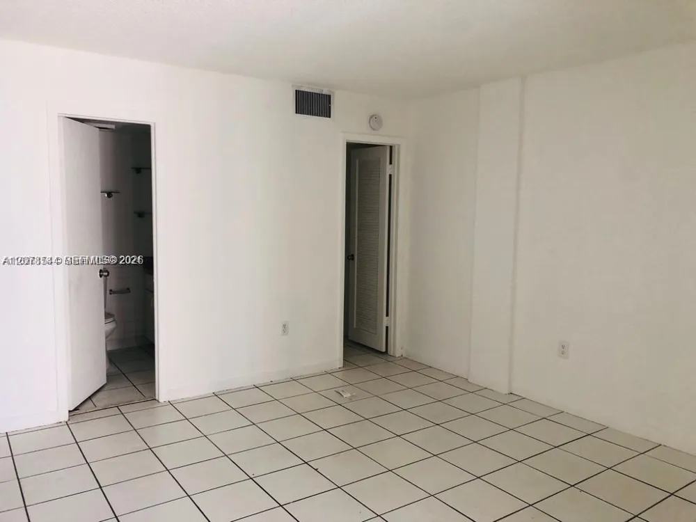 1305 W 46th St #108 Hialeah, FL 33012