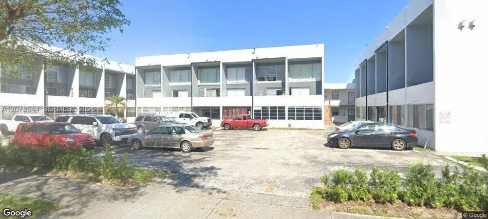 1305 W 46th St #108 Hialeah, FL 33012