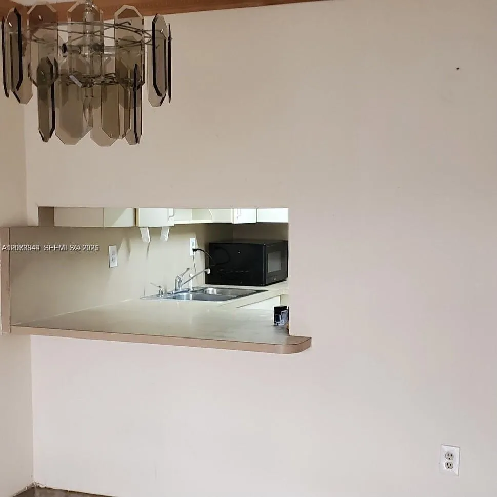 1305 W 46th St #108 Hialeah, FL 33012